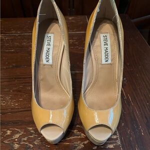 Tan Steve Madden High Heal Pump!